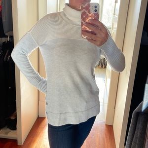 Tahari women's turtleneck sweater size S
